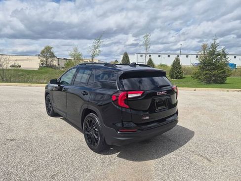 Used 2023 GMC Terrain SLT w/ Infotainment Package II FWD image 7