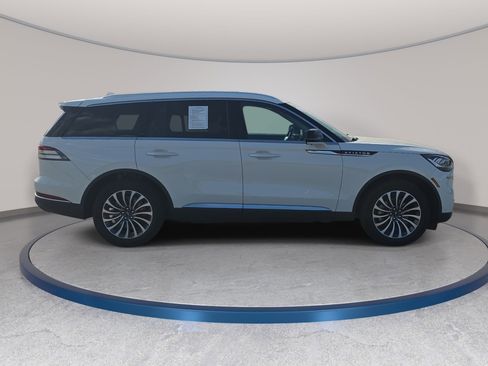 Certified 2023 Lincoln Aviator Reserve w/ Elements Package Plus AWD/4WD image 4