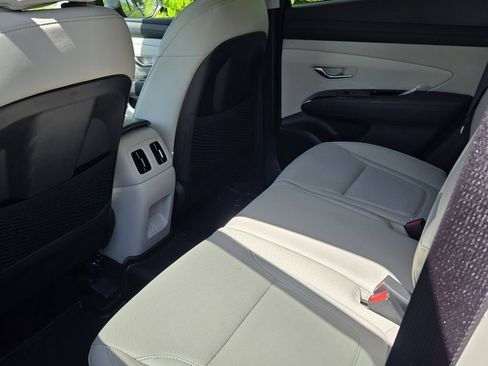 Certified 2025 Hyundai Tucson Limited FWD image 10