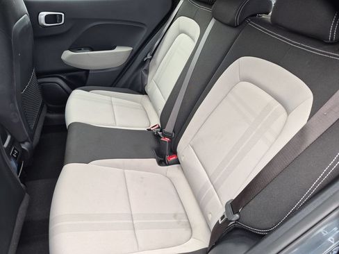 Used 2025 Hyundai Venue SEL FWD image 27