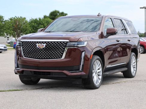 Used 2023 Cadillac Escalade Luxury AWD/4WD image 6