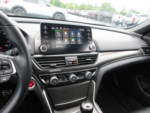 Used 2018 Honda Accord Sport image 29