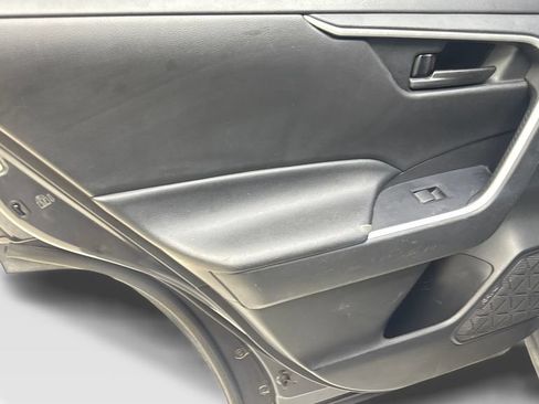 Used 2021 Toyota RAV4 LE FWD image 37