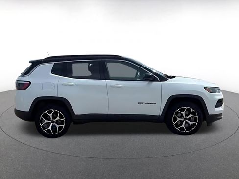 Used 2025 Jeep Compass Limited AWD/4WD image 13