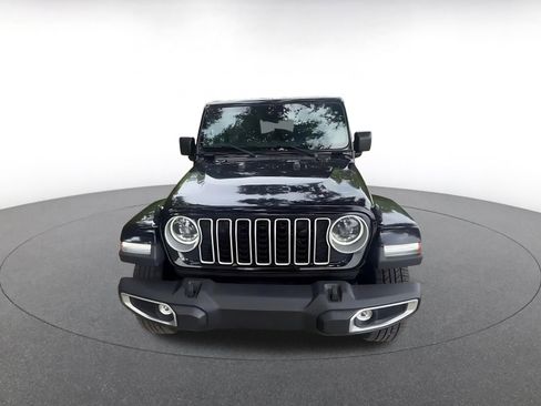 Used 2025 Jeep Wrangler Unlimited Sahara AWD/4WD image 4