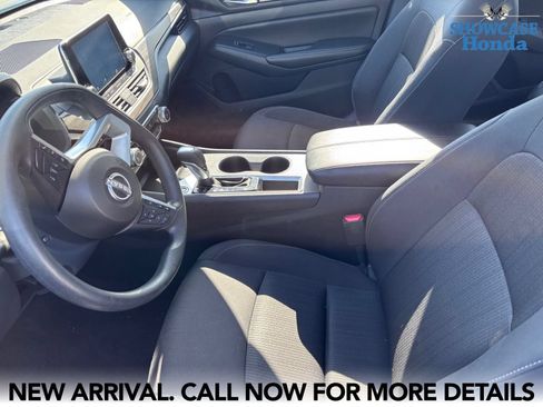 Used 2025 Nissan Altima 2.5 SV FWD image 9