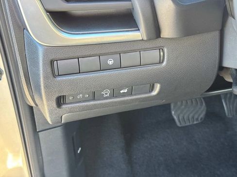 Used 2025 Nissan Rogue SV image 29