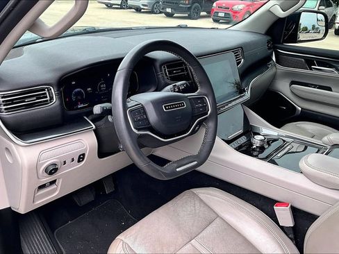Used 2022 Jeep Wagoneer Series I RWD image 16