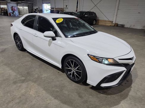 Used 2021 Toyota Camry SE FWD image 18
