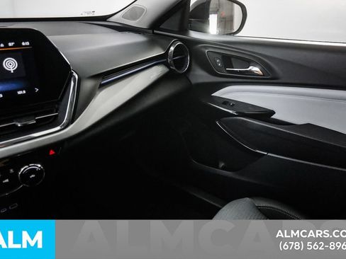 Used 2025 Chevrolet Trax LT FWD image 39