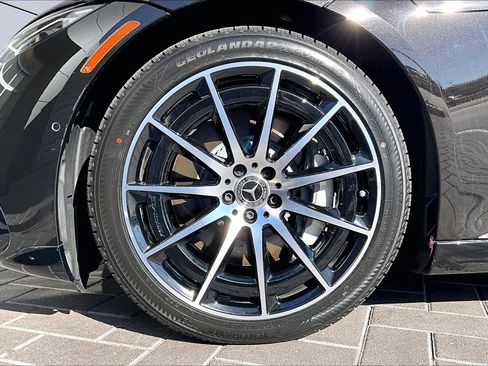 Used 2023 Mercedes-Benz EQS 580 4MATIC Sedan w/ Exclusive Trim Package image 9