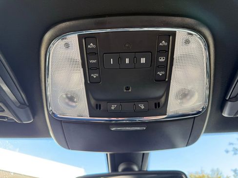 Used 2023 Chrysler 300 S image 17