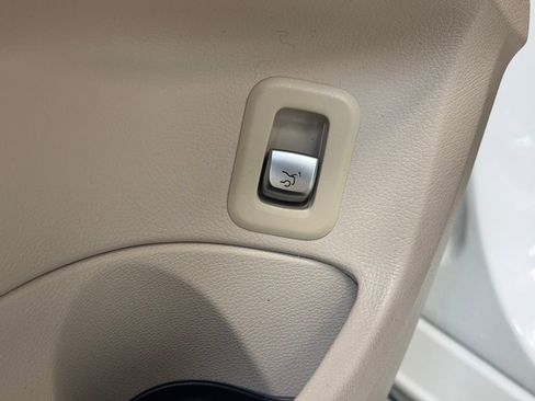 Used 2017 Mercedes-Benz C 300 4MATIC Sedan image 11