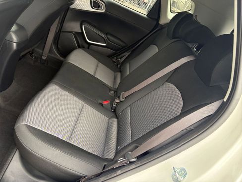 Used 2025 Kia Soul LX w/ LX Technology Package image 21