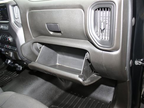 Used 2021 Chevrolet Silverado 2500 Custom w/ Custom Convenience Package image 16