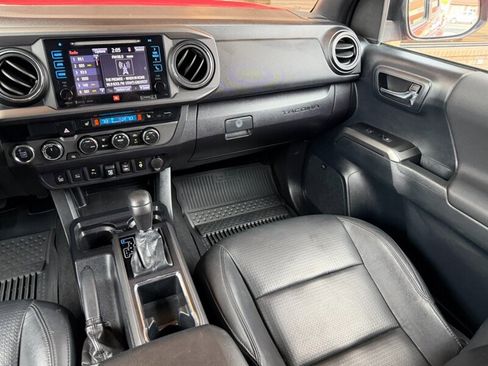 Used 2019 Toyota Tacoma TRD Off-Road image 18