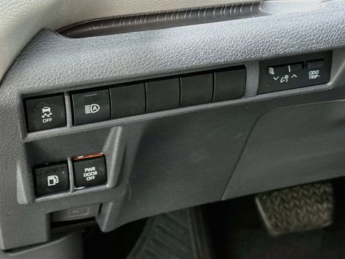 Used 2021 Toyota Sienna XLE w/ XLE Plus Package image 14