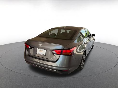 Used 2025 Nissan Altima 2.5 SV FWD image 14