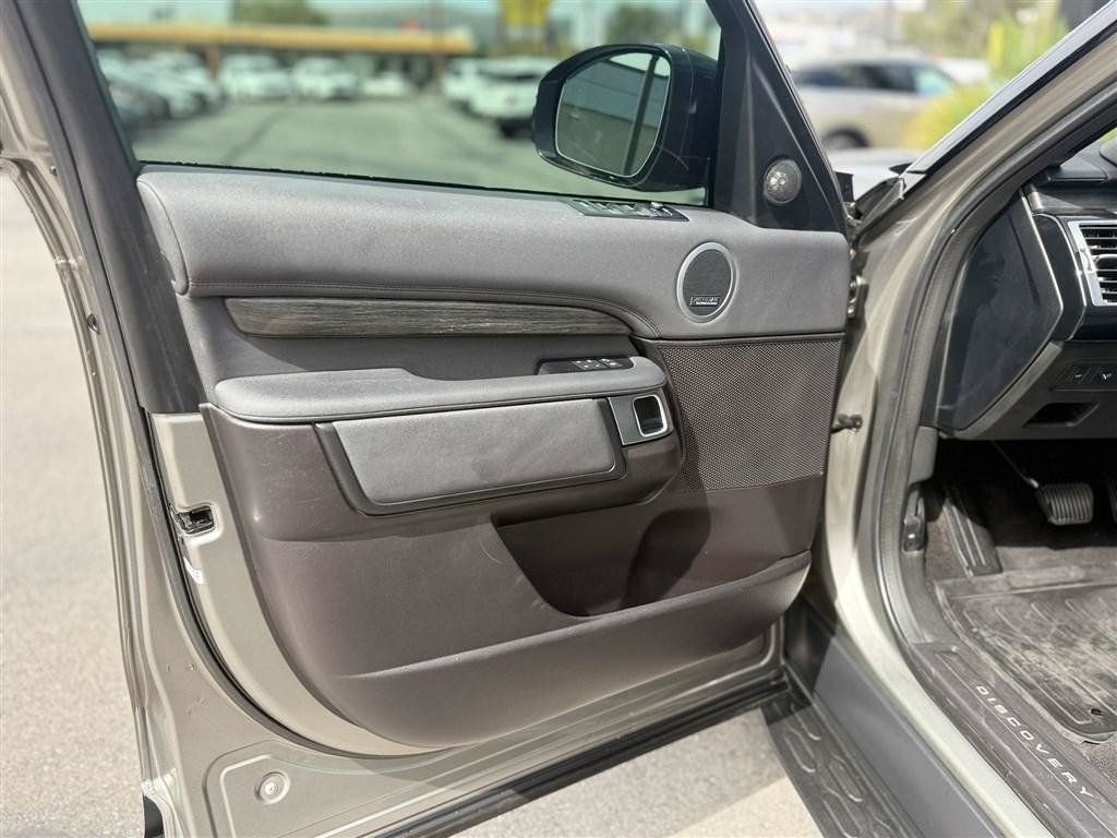 Used 2018 Land Rover Discovery HSE AWD/4WD image 15