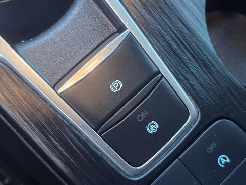 Used 2022 Ford Escape SE w/ SE Sport Appearance Package FWD image 16