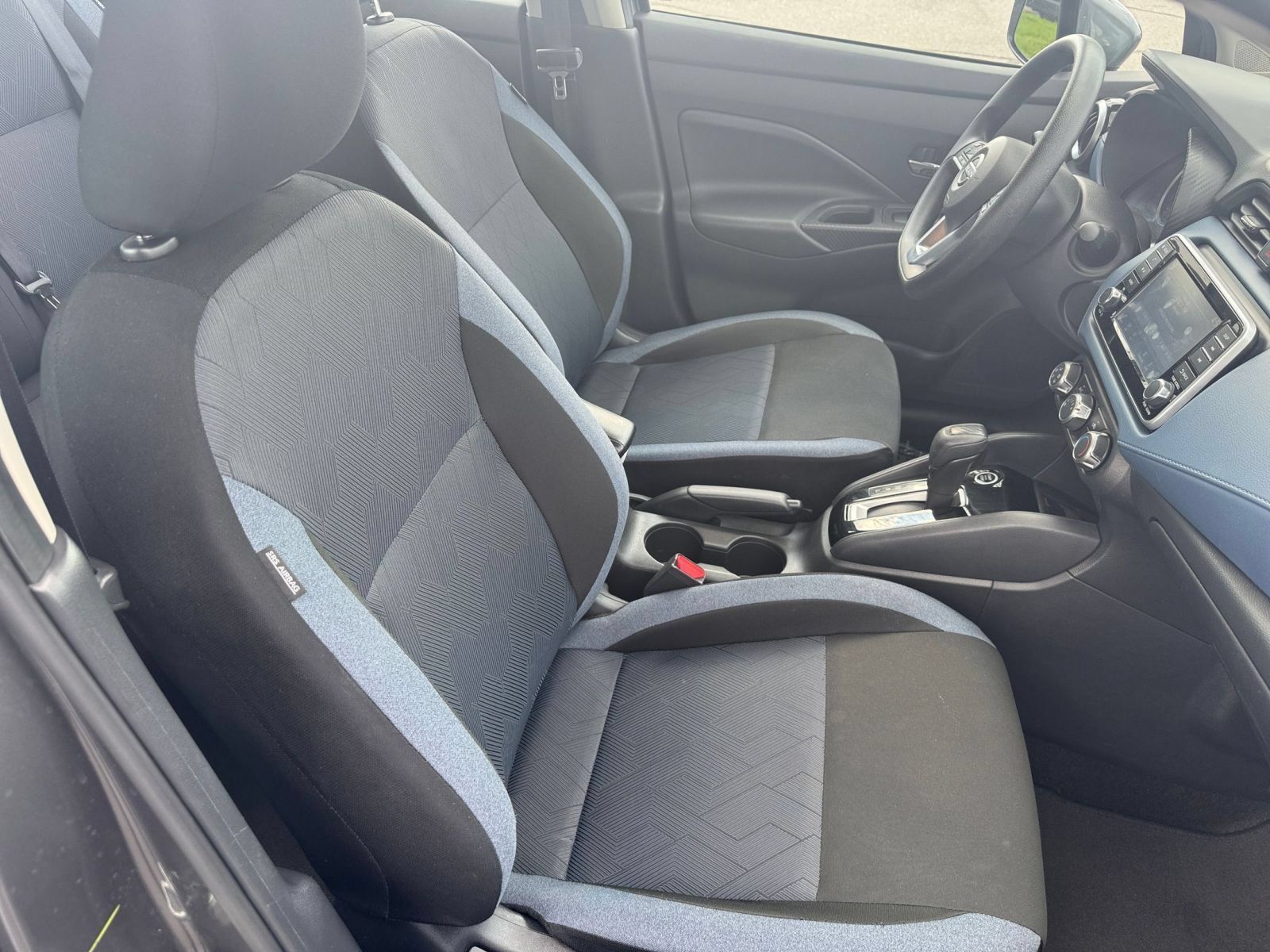 Used 2025 Nissan Versa SV FWD image 33