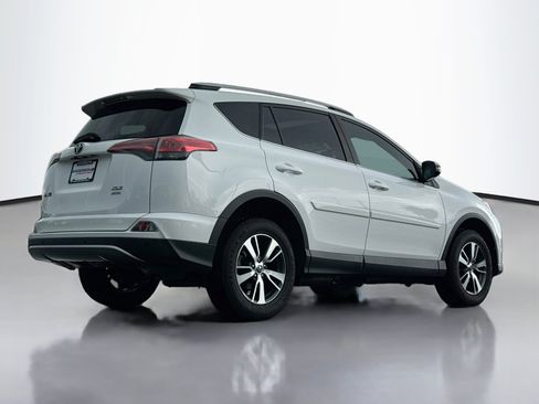 Used 2016 Toyota RAV4 XLE w/ Convenience Package AWD/4WD image 7