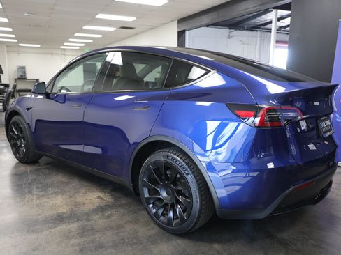 Used 2023 Tesla Model Y Long Range AWD/4WD image 11