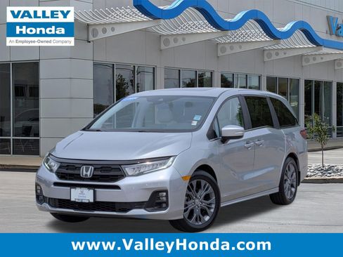 Certified 2025 Honda Odyssey Touring image 1