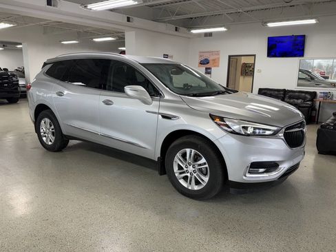 Used 2018 Buick Enclave Essence w/ Trailering Package image 4