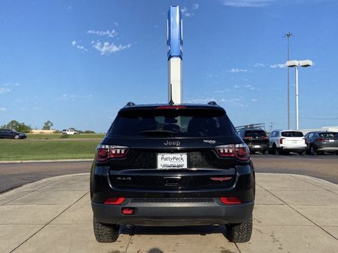 Used 2024 Jeep Compass Trailhawk AWD/4WD image 10
