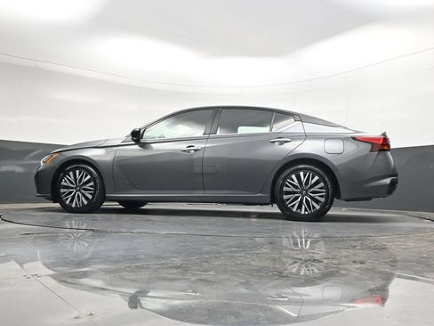 Used 2025 Nissan Altima 2.5 SV FWD image 35