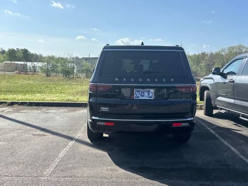 Used 2023 Jeep Wagoneer 4WD w/ Premium Group I image 5