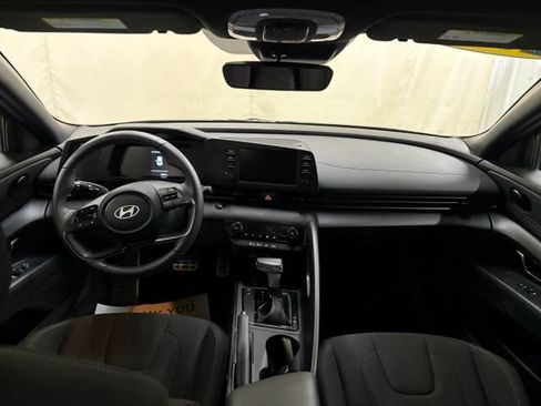 Used 2025 Hyundai Elantra Sport FWD image 19
