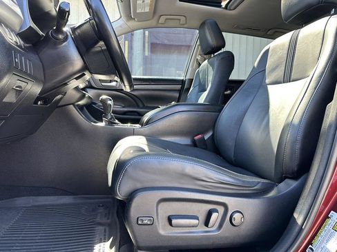Used 2017 Toyota Highlander SE image 14
