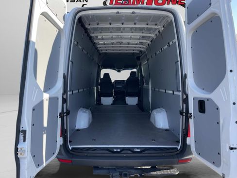 Used 2025 Mercedes-Benz Sprinter 2500 image 15