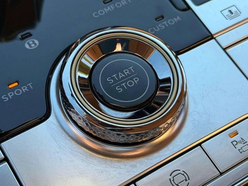 Used 2025 Bentley Flying Spur Plug-In Hybrid AWD/4WD image 41