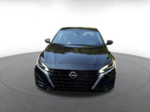 Used 2025 Nissan Altima 2.5 SV FWD image 4