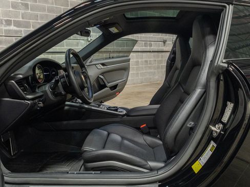 Used 2020 Porsche 911 Carrera RWD image 32