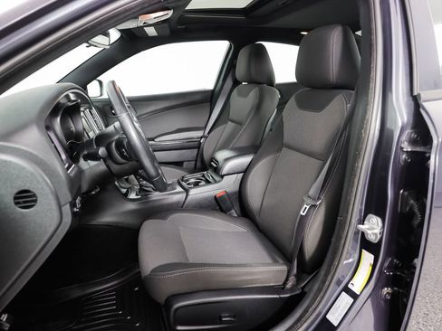 Used 2017 Dodge Charger SE w/ Power Sunroof Group image 19