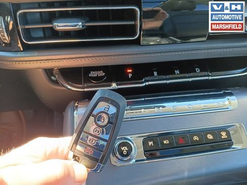 Used 2025 Lincoln Aviator AWD image 14