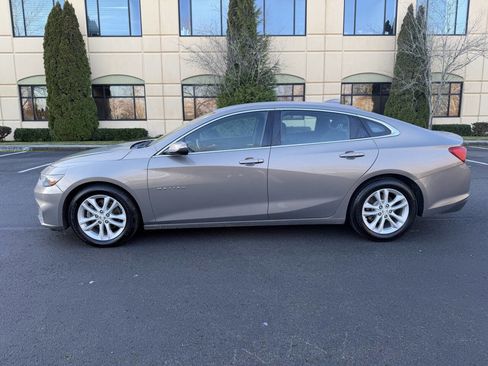 Used 2017 Chevrolet Malibu LT image 8