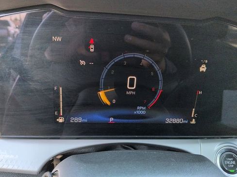 Used 2025 Chevrolet Trax LT w/ LT Convenience Package image 34