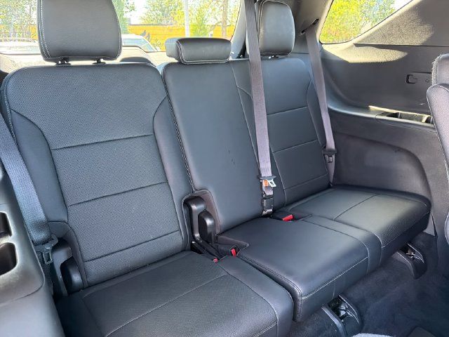 Used 2025 Chevrolet Traverse LT FWD image 27