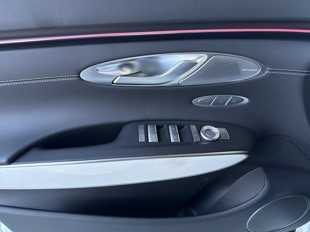 New 2027 Genesis GV70 2.5T Advanced AWD/4WD image 11