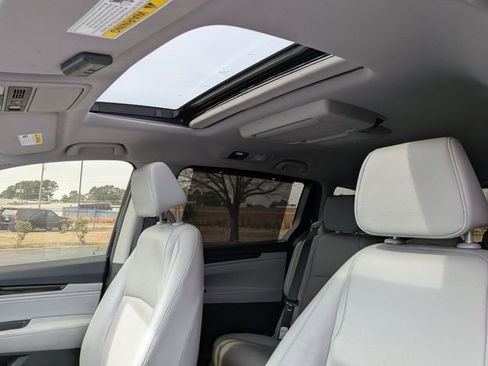 Used 2023 Honda Odyssey Touring image 17