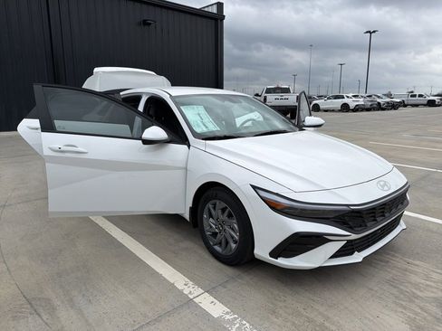 New 2026 Hyundai Elantra Hybrid FWD image 16