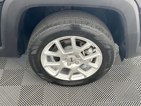 Used 2022 Jeep Renegade Latitude AWD/4WD image 11
