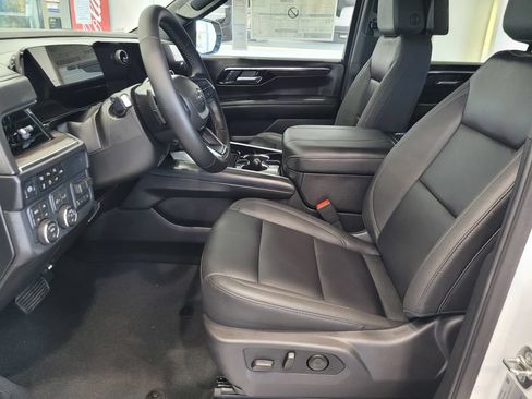 New 2026 Chevrolet Suburban Z71 w/ Z71 Off-Road Package AWD/4WD image 12