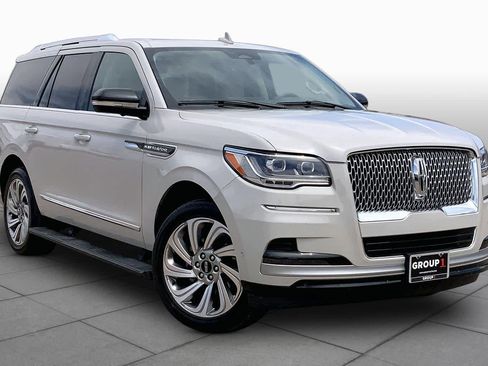 Used 2023 Lincoln Navigator Reserve RWD image 3