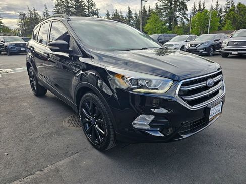Used 2017 Ford Escape Titanium w/ Canadian Touring Package image 8